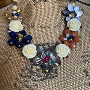 Beautiful, vintage look necklace